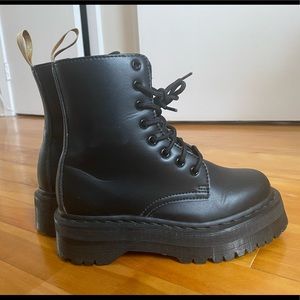 DR. MARTENS
VEGAN JADON II MONO Women